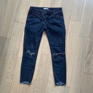 Free people distressed ankle crop skinny jeans 25